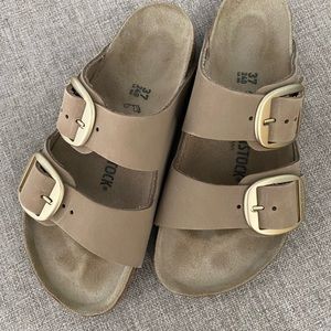Nubuck Leather Arizona Birkenstock Big Buckle 37 Regular Width - like new